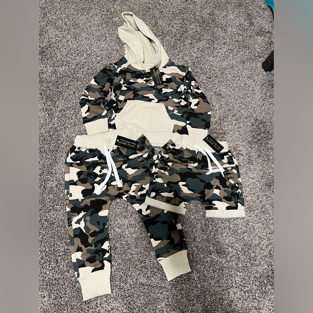 Little bipsy shorts, sweatshirt, joggers 3-4year
